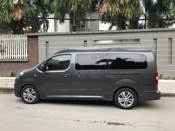 Peugeot Traveller Premium 2020