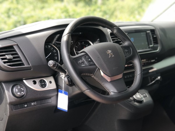 Peugeot Traveller Premium 2020