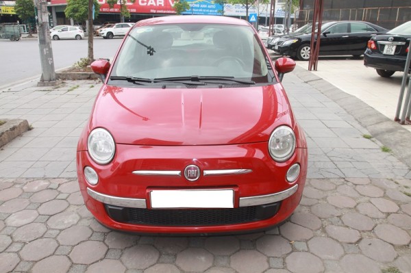 Fiat 500 màu đỏ, sx 2009, đk 2011.