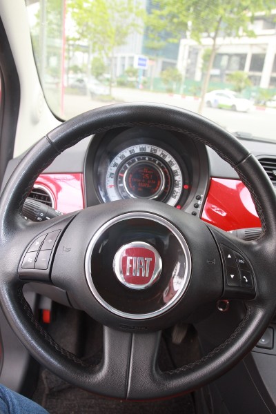 Fiat 500 màu đỏ, sx 2009, đk 2011.