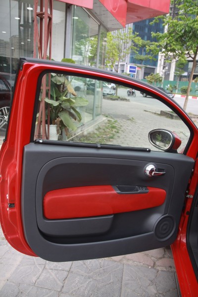 Fiat 500 màu đỏ, sx 2009, đk 2011.