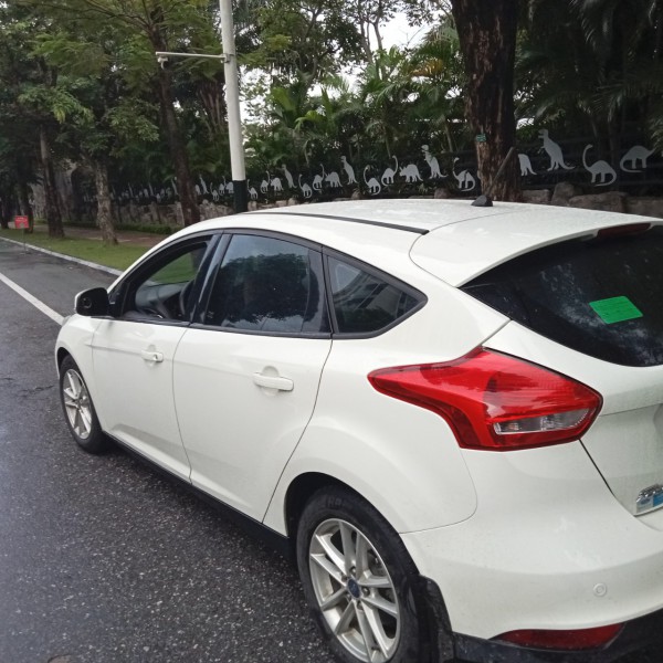 Ford Focus cần bán xe fordcus Trent 2018.