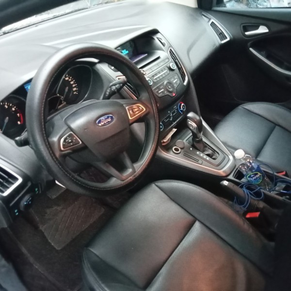 Ford Focus cần bán xe fordcus Trent 2018.
