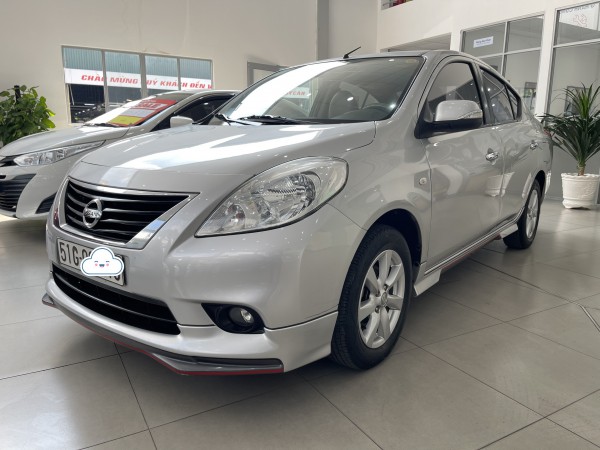 Nissan Sunny XV, đời 2018, màu Bạc