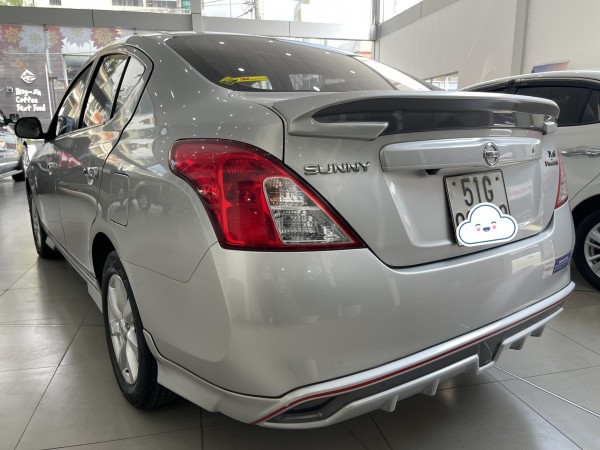 Nissan Sunny XV, đời 2018, màu Bạc