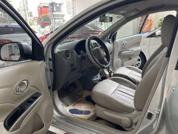 Nissan Sunny XV, đời 2018, màu Bạc